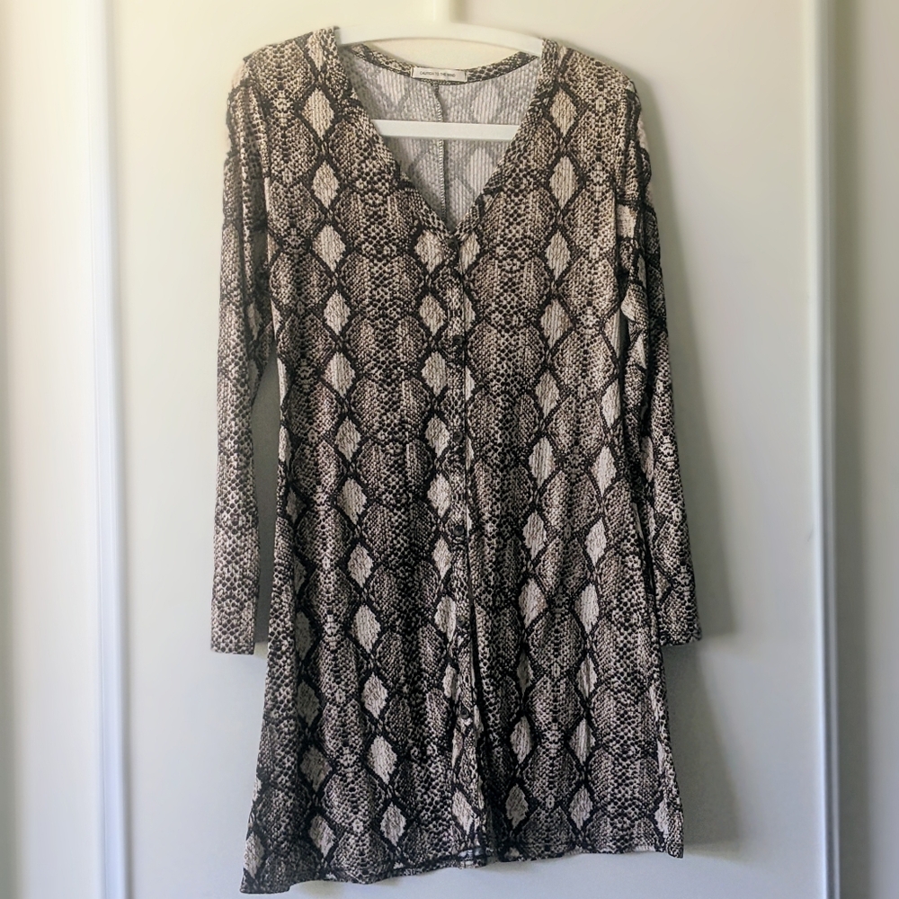 Caution to the Wind Gray Patterned Top